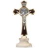 Croix de Saint Benoît en métal doré, émaillée plusieurs couleurs, sur socle en marbre – Hauteur 8,5 cm.
