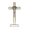 Croix de saint Benoit en metal couleur argentee sur socle, hauteur 20 cm..