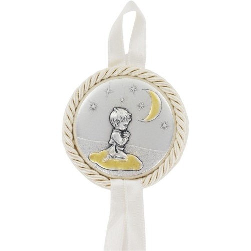 Médaille de berceau en velours blanc ruban torsadé, plaque laminée Ø 6.5 cm avec ruban. Livré en boite. Plusieurs modèles.