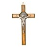 Croix de saint Benoit en bois d´olivier avec bordures couleur dorée et Christ en métal couleur argenté, hauteur 12,5 cm.