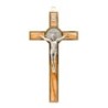 Croix de saint Benoit en bois d´olivier avec bordures couleur dorée et Christ en métal couleur argenté, hauteur 18,5 cm.